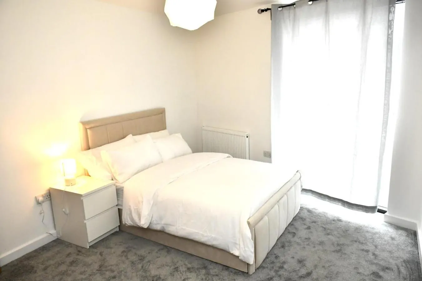 Sleeps 4 - Private Balcony - Wheelchair Accessible London