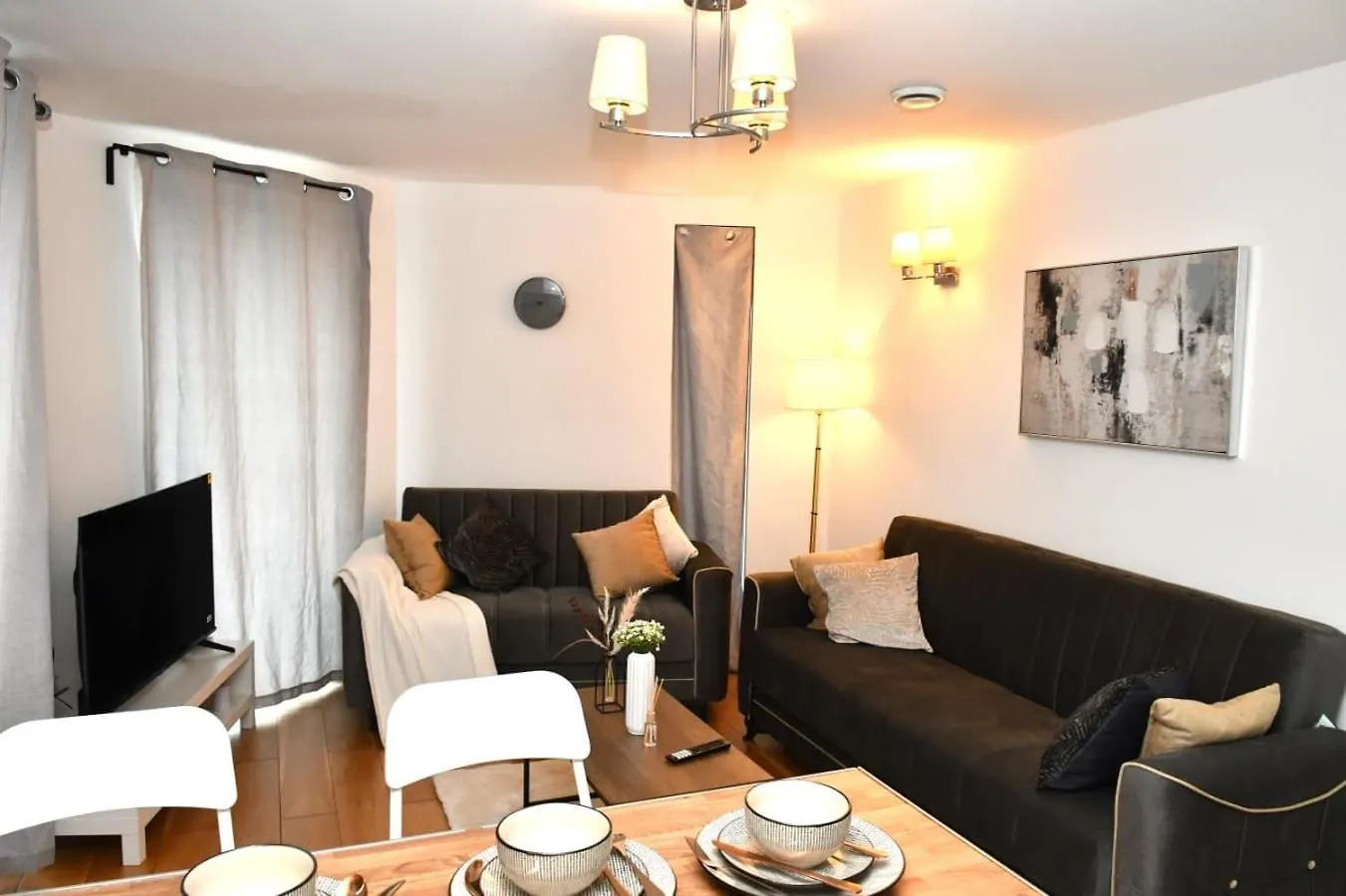 Sleeps 4 - Private Balcony - Wheelchair Accessible London 0*,