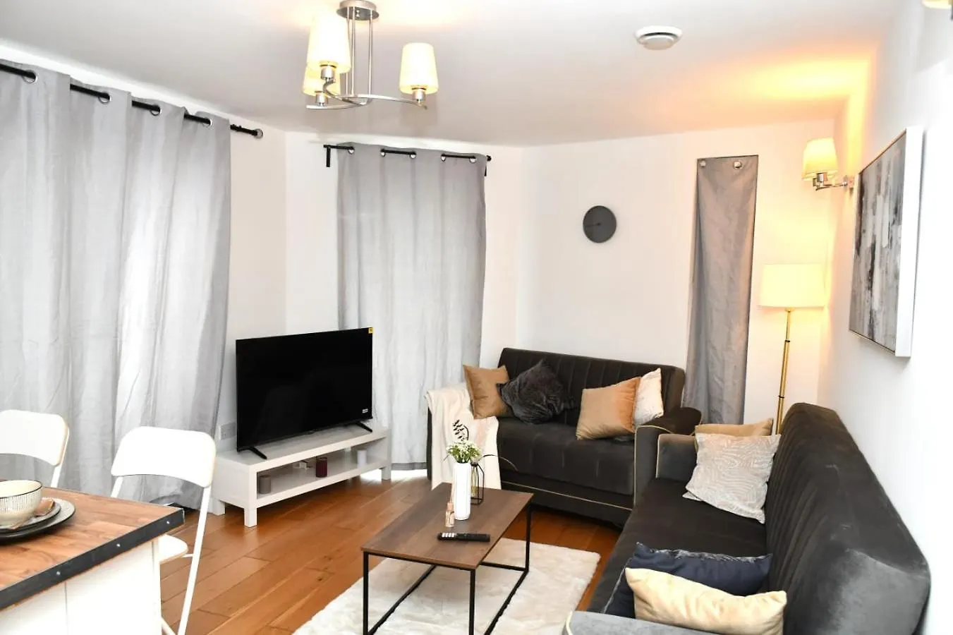 Apartment Sleeps 4 - Private Balcony - Wheelchair Accessible London United Kingdom