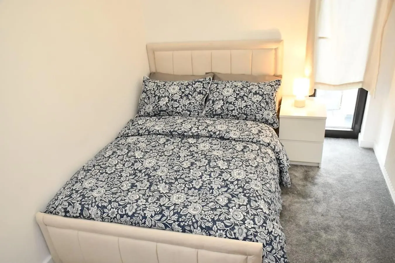Sleeps 4 - Private Balcony - Wheelchair Accessible London